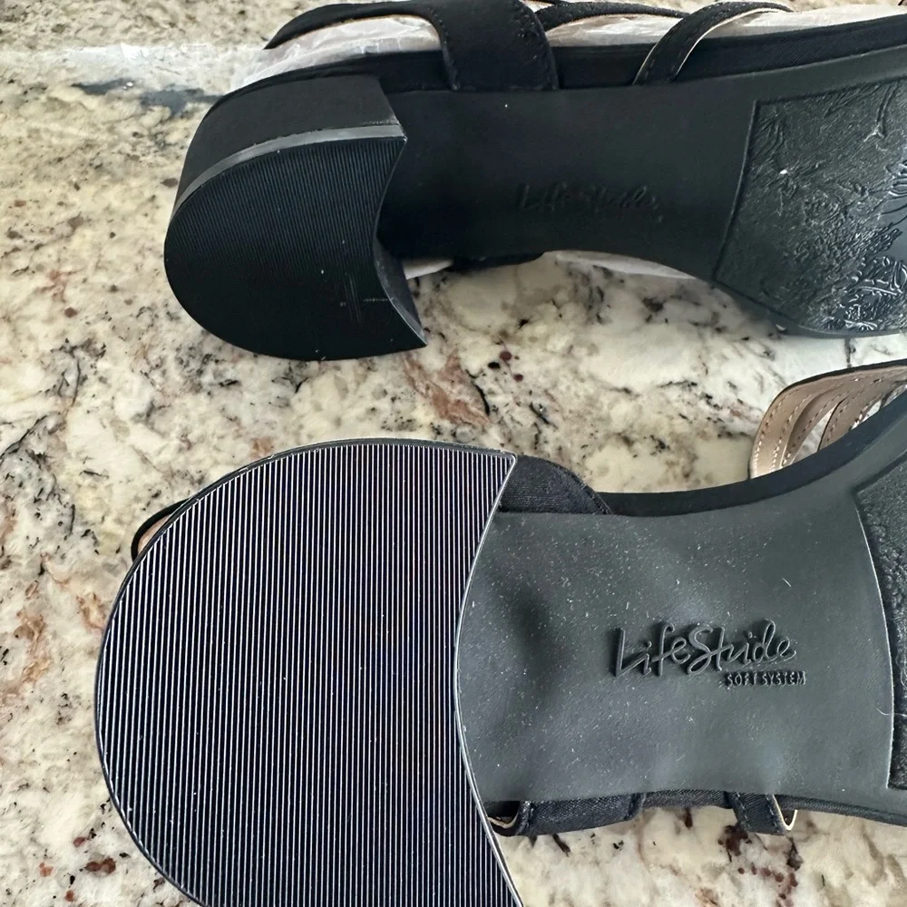 Life Stride Black Strappy Sandals, low Heels - Picture 4 of 5